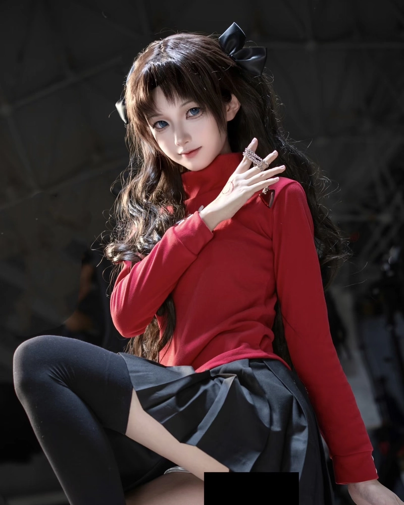 Ảnh Rin Tohsaka cosplay biểu cảm lạnh lùng cuốn hút