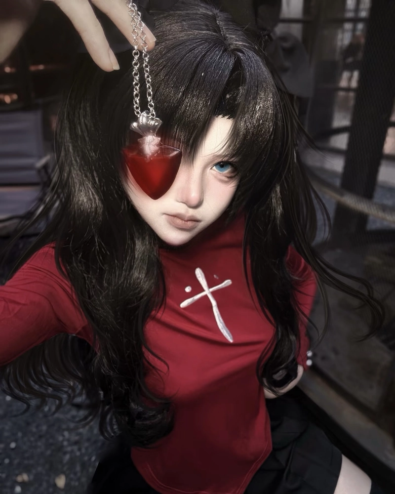 Ảnh Rin Tohsaka cosplay với trang phục cổ điển nổi bật