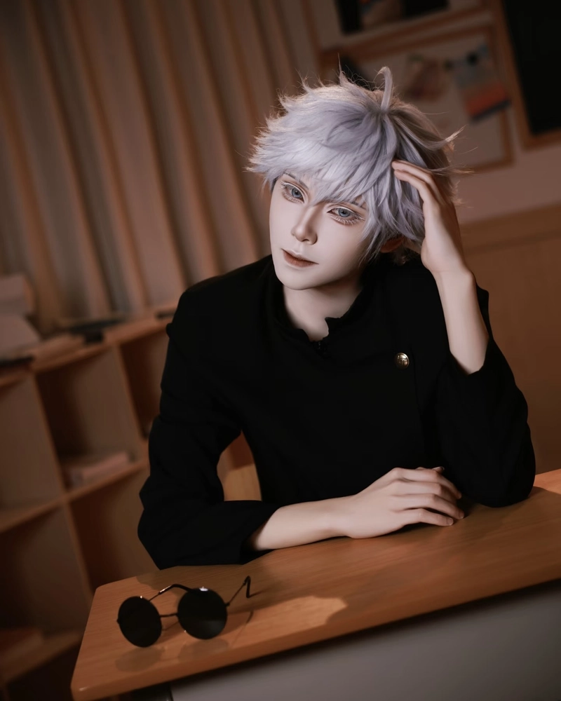 Ảnh cosplay Gojo nụ cười thoáng qua đầy tinh
