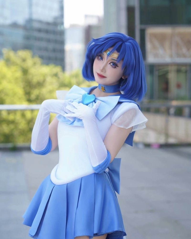 Ảnh cosplay Sailor Moon ánh mắt long lanh nổi bật