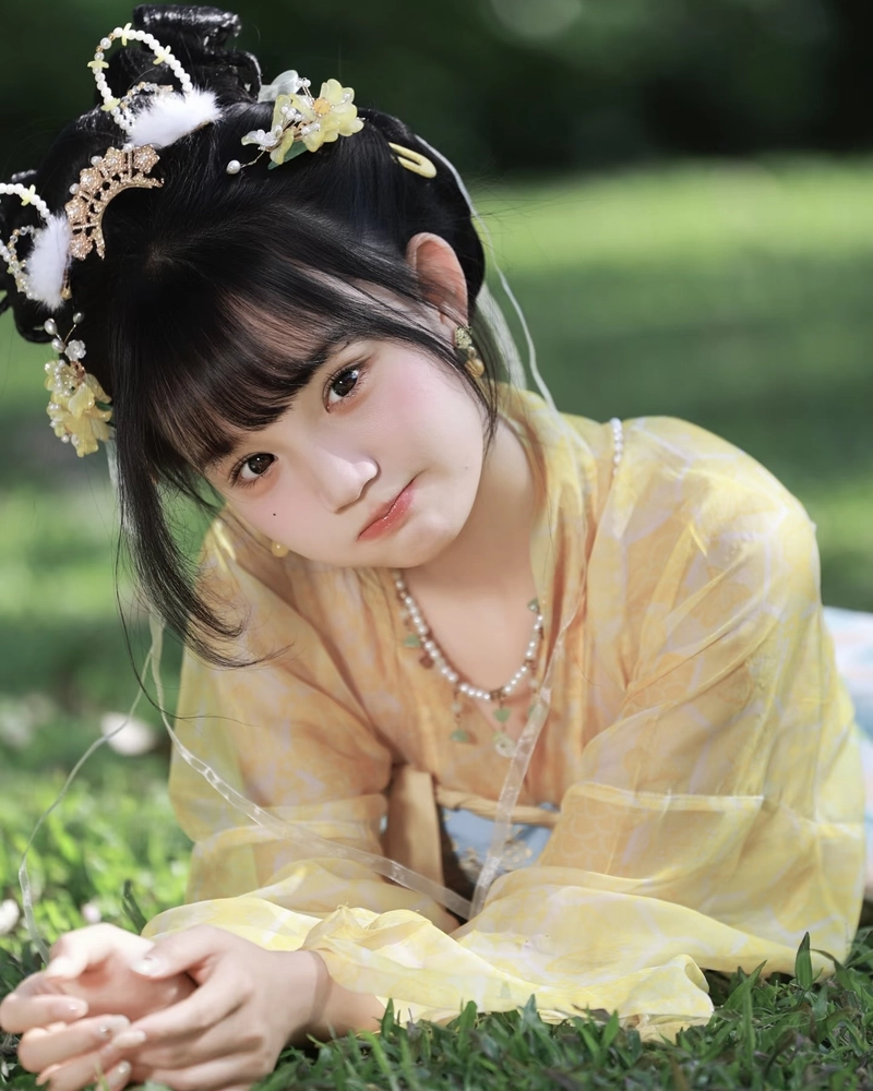 Ảnh cosplay cổ trang ánh mắt sâu lắng đầy cảm xúc