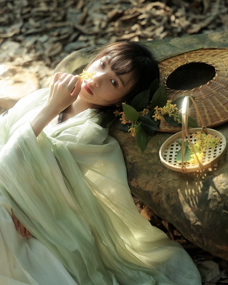 Ảnh cosplay cổ trang biểu cảm trầm tĩnh đầy cuốn hút