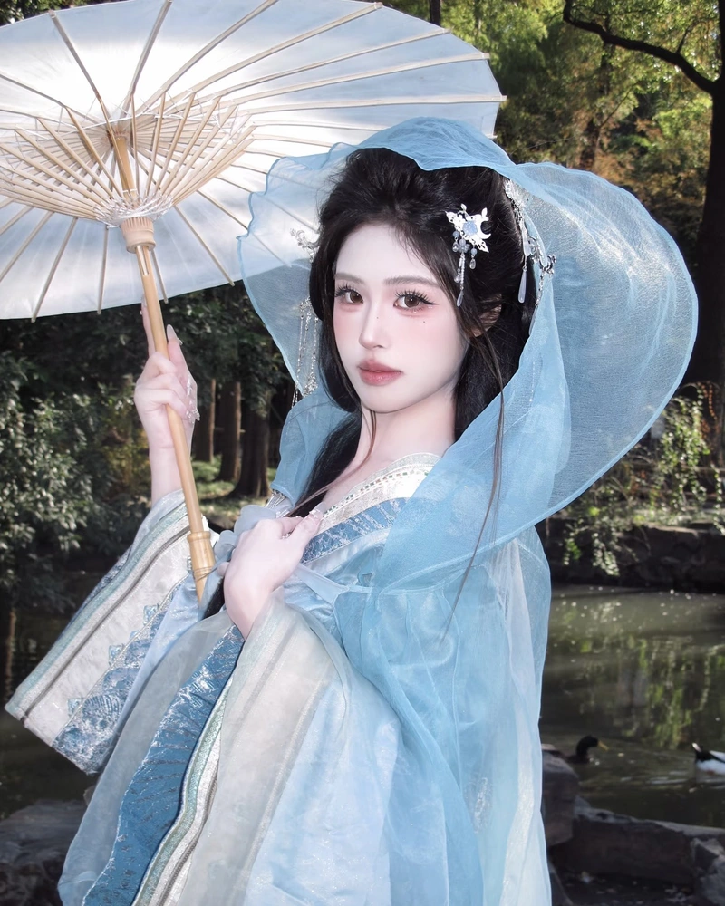 Ảnh cosplay cổ trang tạo hình tiểu thư thanh tú dịu dàng