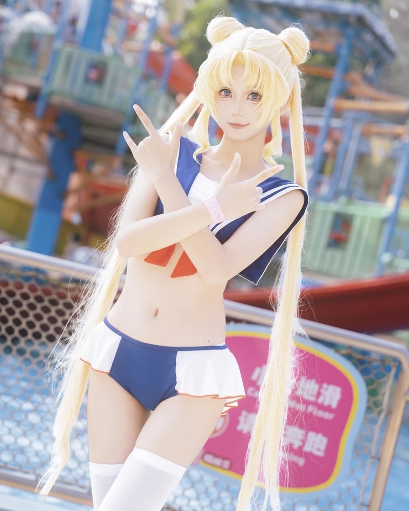 Cosplay Sailor Moon với mái tóc vàng nổi bật
