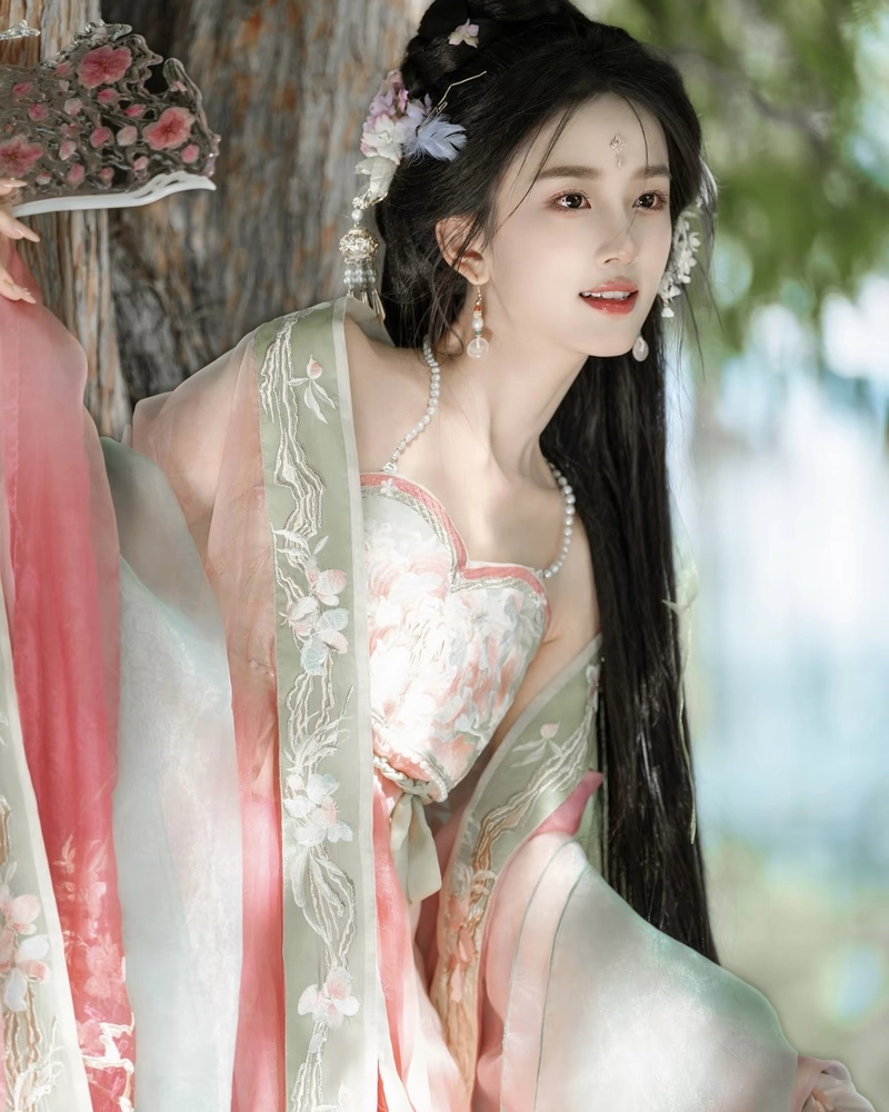 Cosplay cổ trang phong cách hoài cổ nhẹ nhàng cuốn hút