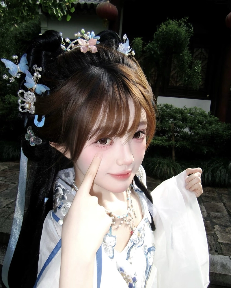 Cosplay cổ trang với trang phục nhẹ nhàng bay bổng