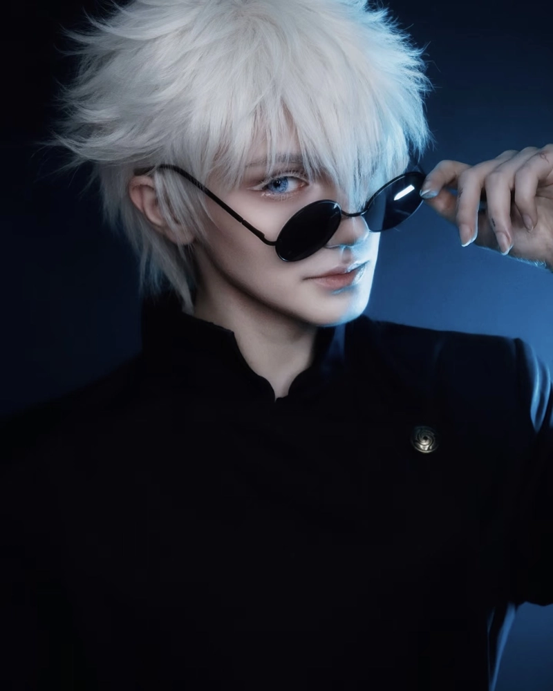 Gojo cosplay phong cách thanh lịch pha chút nổi loạn