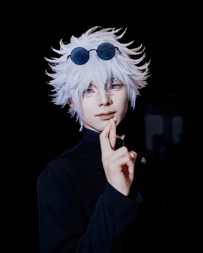 Gojo cosplay tạo hình đơn giản nhưng vẫn nổi bật
