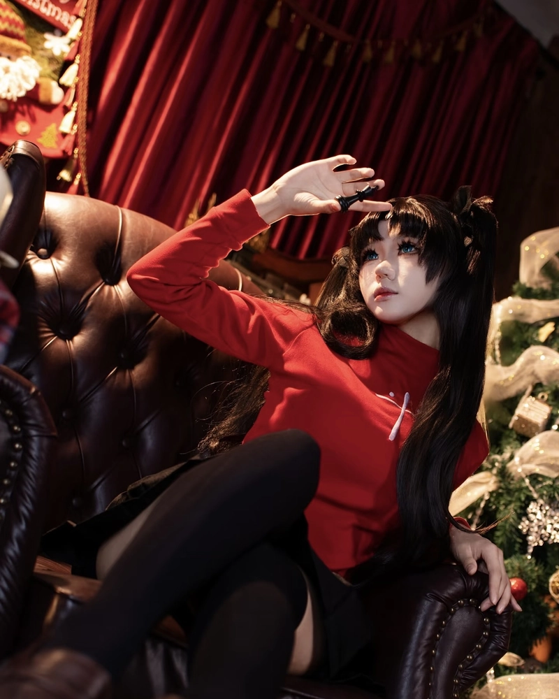 Hình Rin Tohsaka cosplay ánh mắt lạnh đầy cá tính