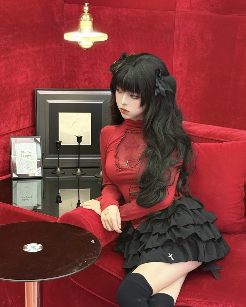 Hình Rin Tohsaka cosplay tạo dáng sang trọng nổi bật