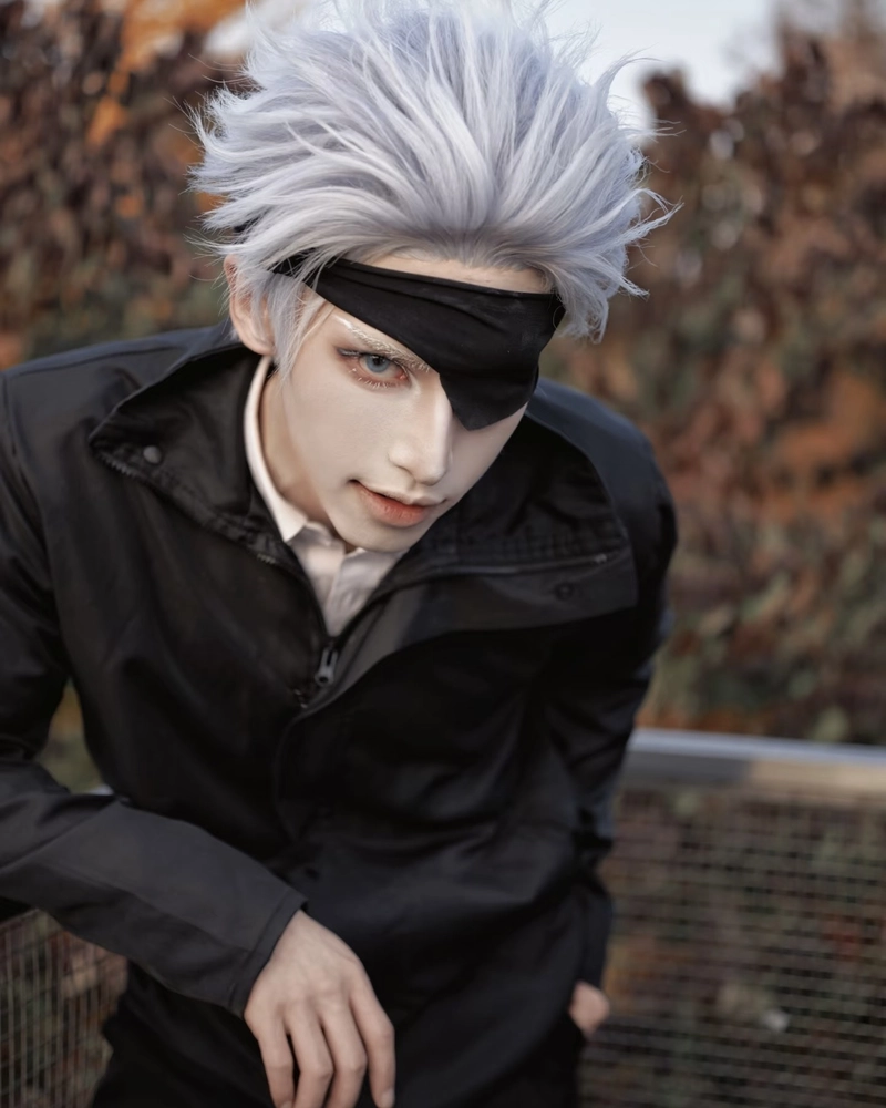 Hình cosplay Gojo ánh nhìn che kín tạo cảm giác bí hiểm