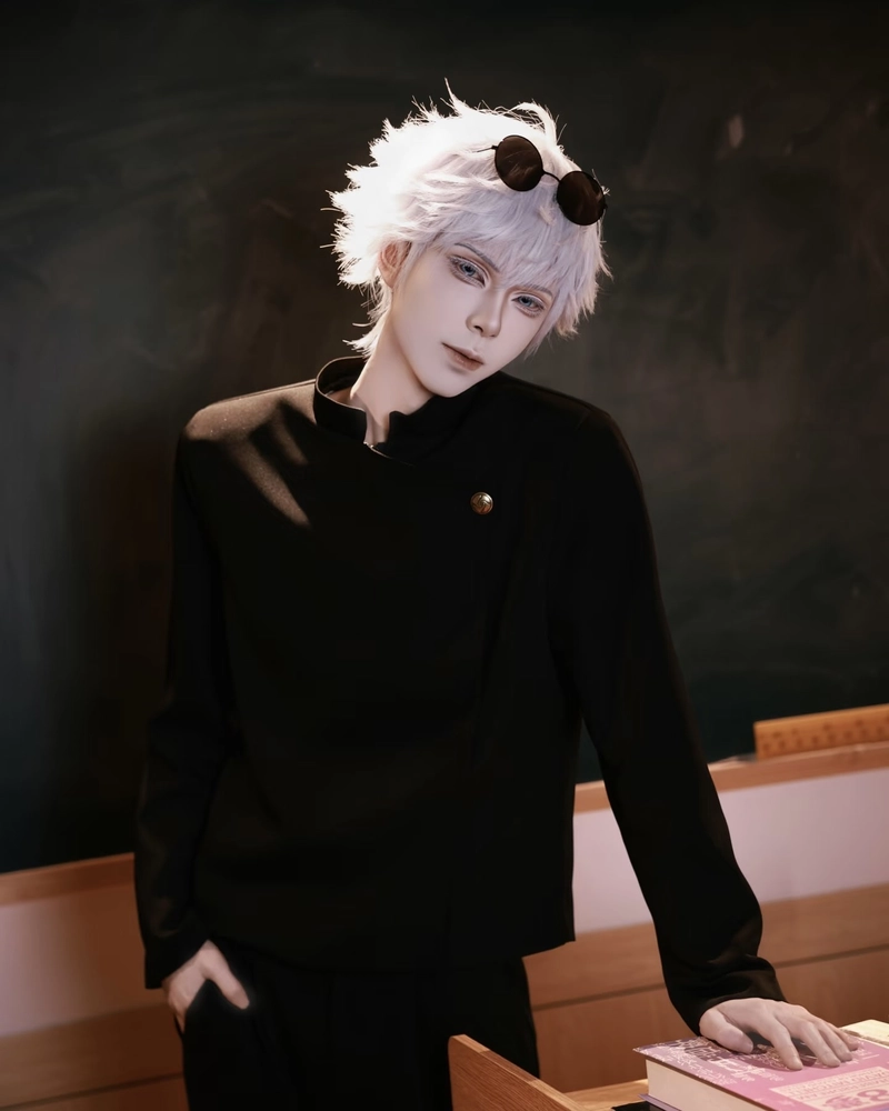Hình cosplay Gojo ánh nhìn sâu mang nét trầm lắng