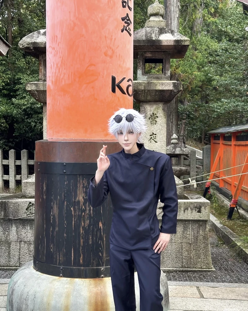 Hình cosplay Gojo ánh nhìn xa xăm mang nét cuốn hút