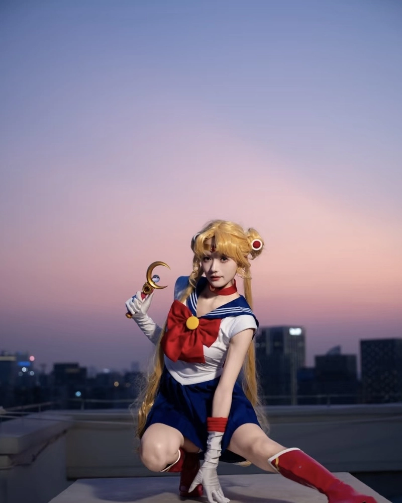 Hình cosplay Sailor Moon ánh mắt long lanh đáng yêu