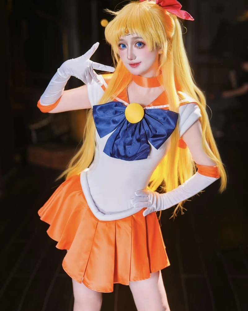 Hình cosplay Sailor Moon ánh nhìn dịu dàng cuốn hút