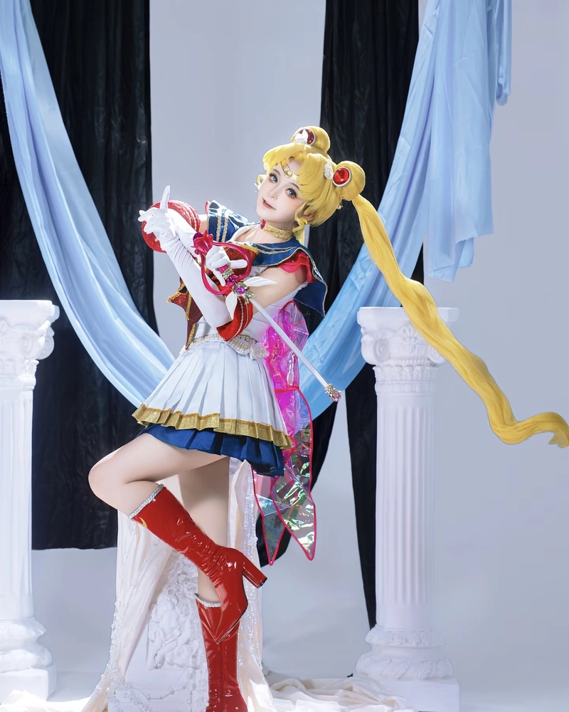 Hình cosplay Sailor Moon ánh nhìn ngây thơ đáng mến