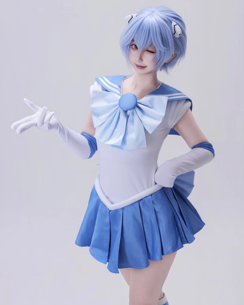 Hình cosplay Sailor Moon biểu cảm vui tươi nhẹ nhàng