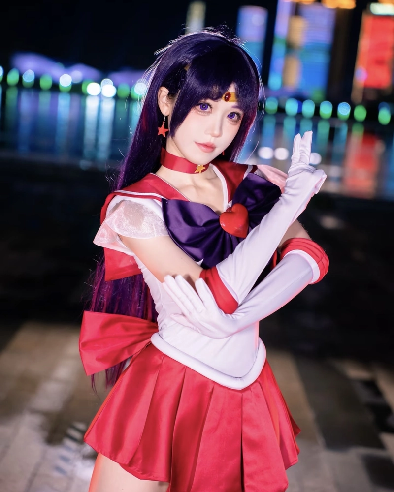 Hình cosplay Sailor Moon thần thái đáng yêu cuốn hút