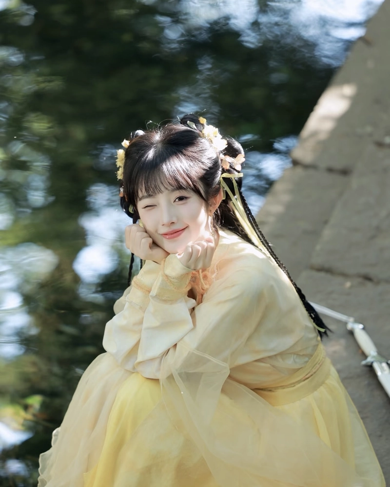 Hình cosplay cổ trang ánh nhìn kiêu sa đầy khí chất