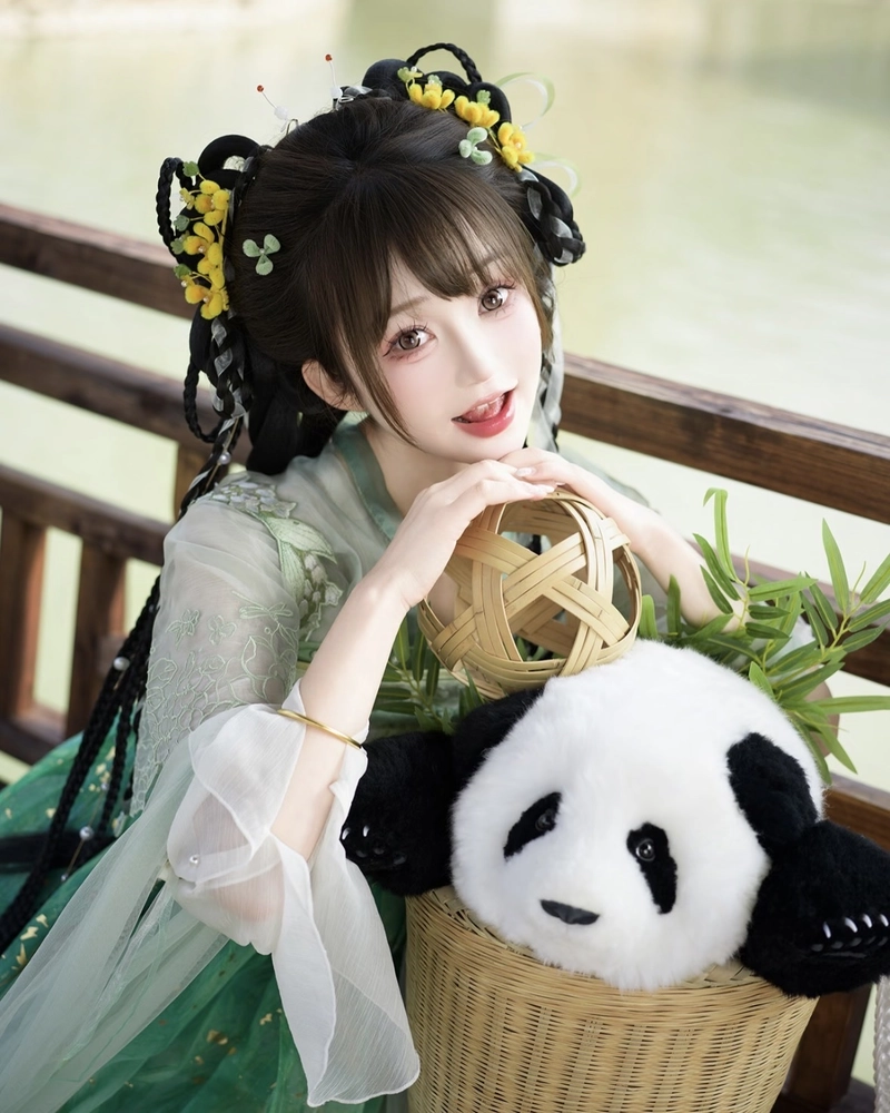 Hình cosplay cổ trang ánh nhìn sâu đầy cảm xúc