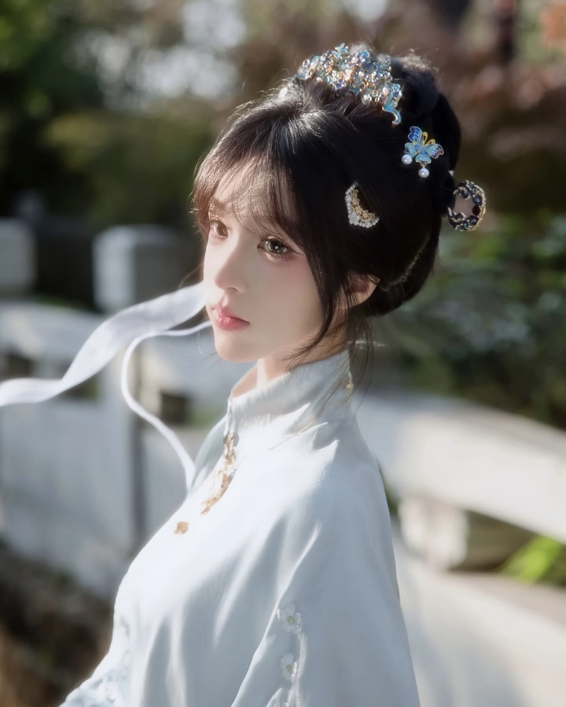 Hình cosplay cổ trang tạo hình mỹ nhân dịu dàng cuốn hút