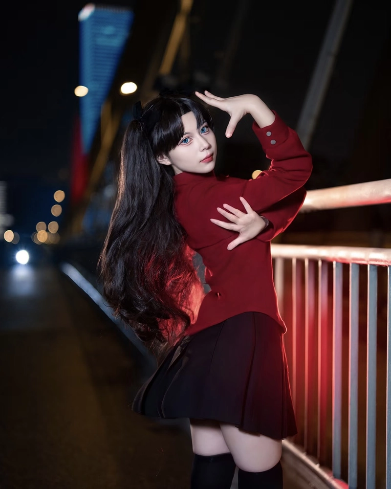 Rin Tohsaka cosplay phong cách nữ pháp sư mạnh mẽ