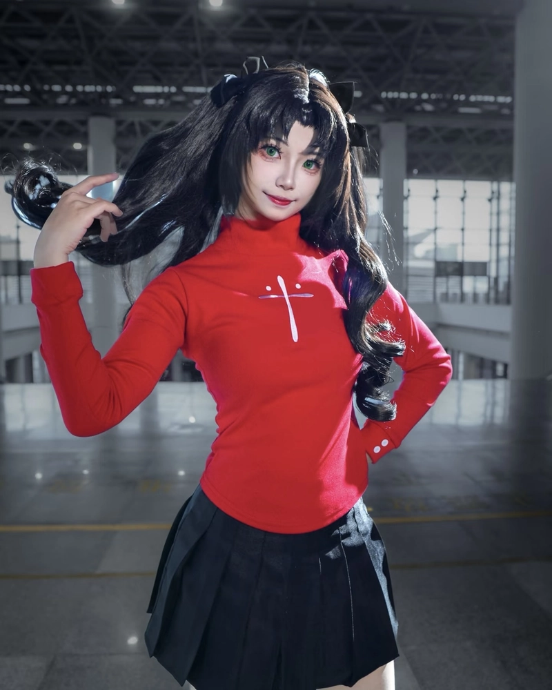 Rin Tohsaka cosplay với phong cách quý tộc anime