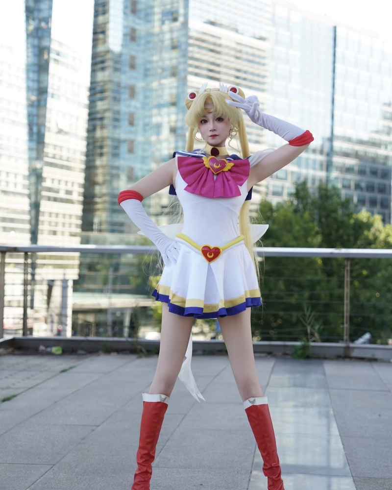 Sailor Moon cosplay phong cách anime nữ mạnh mẽ