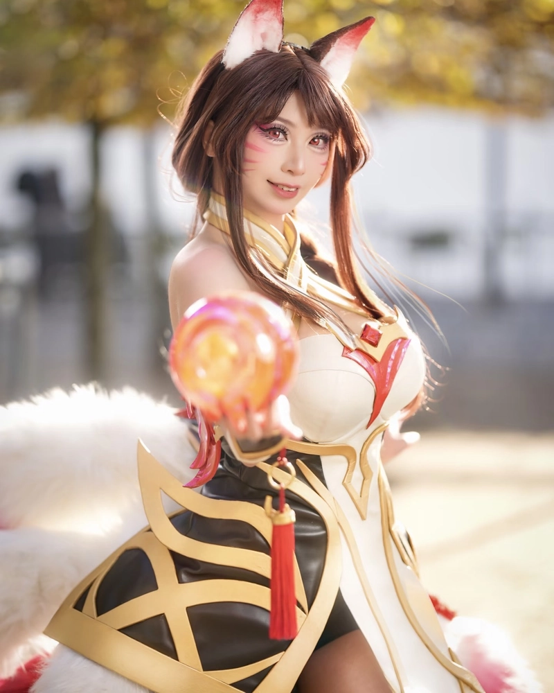 Ahri cosplay phong cách nữ hồ ly bí ẩn hấp dẫn