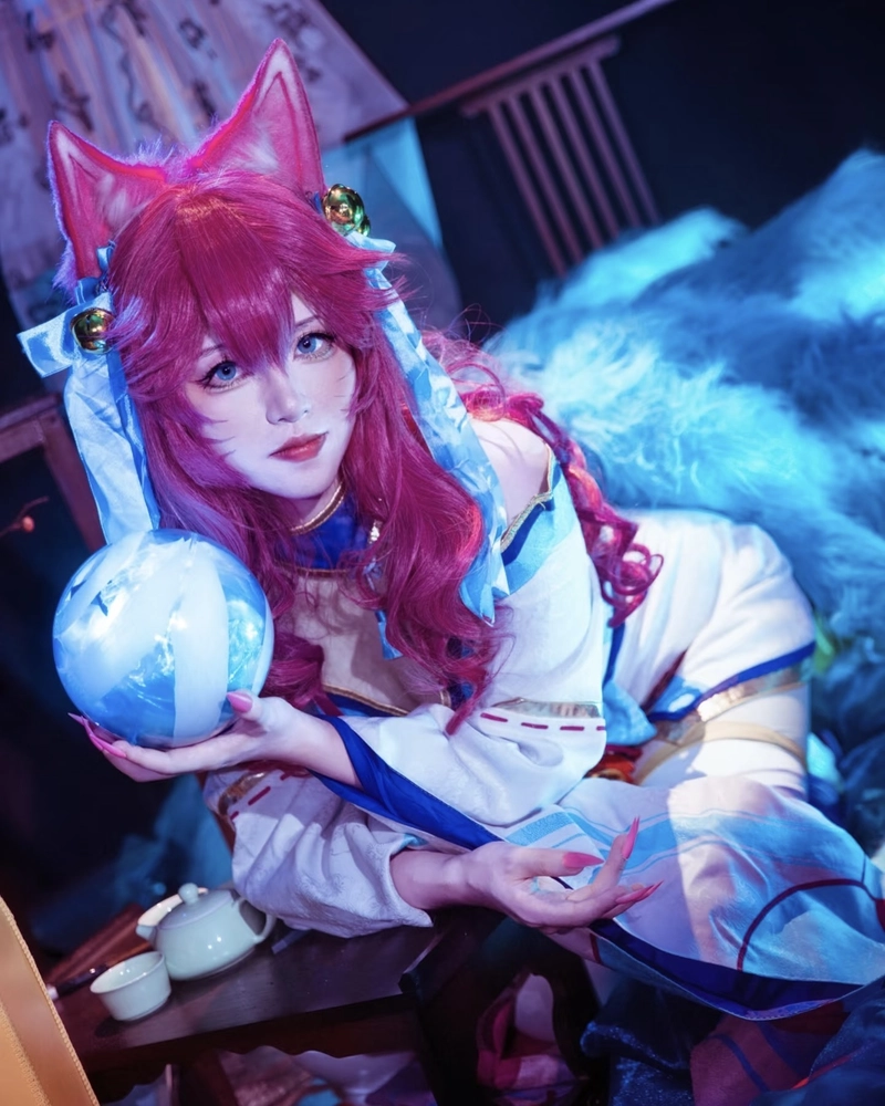 Ahri cosplay phong cách nữ hồ ly hiện đại cá tính