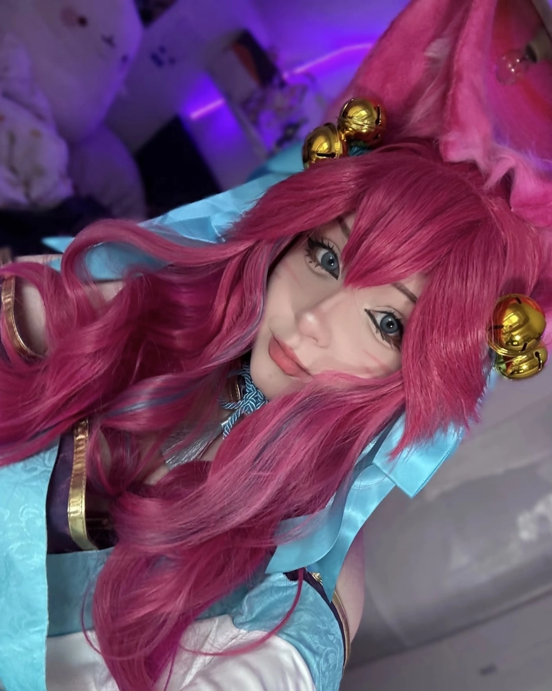 Ahri cosplay tạo hình hồ ly hiện đại đầy gợi cảm