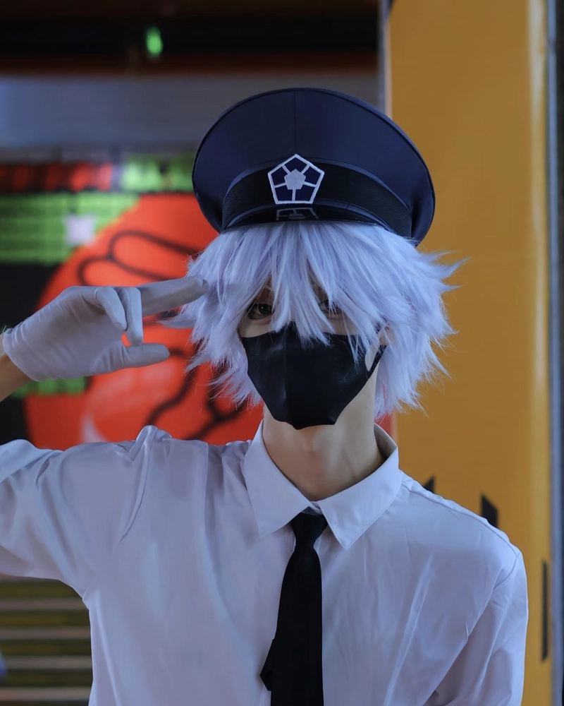 Ảnh Nagi cosplay trong bối cảnh phong cách anime