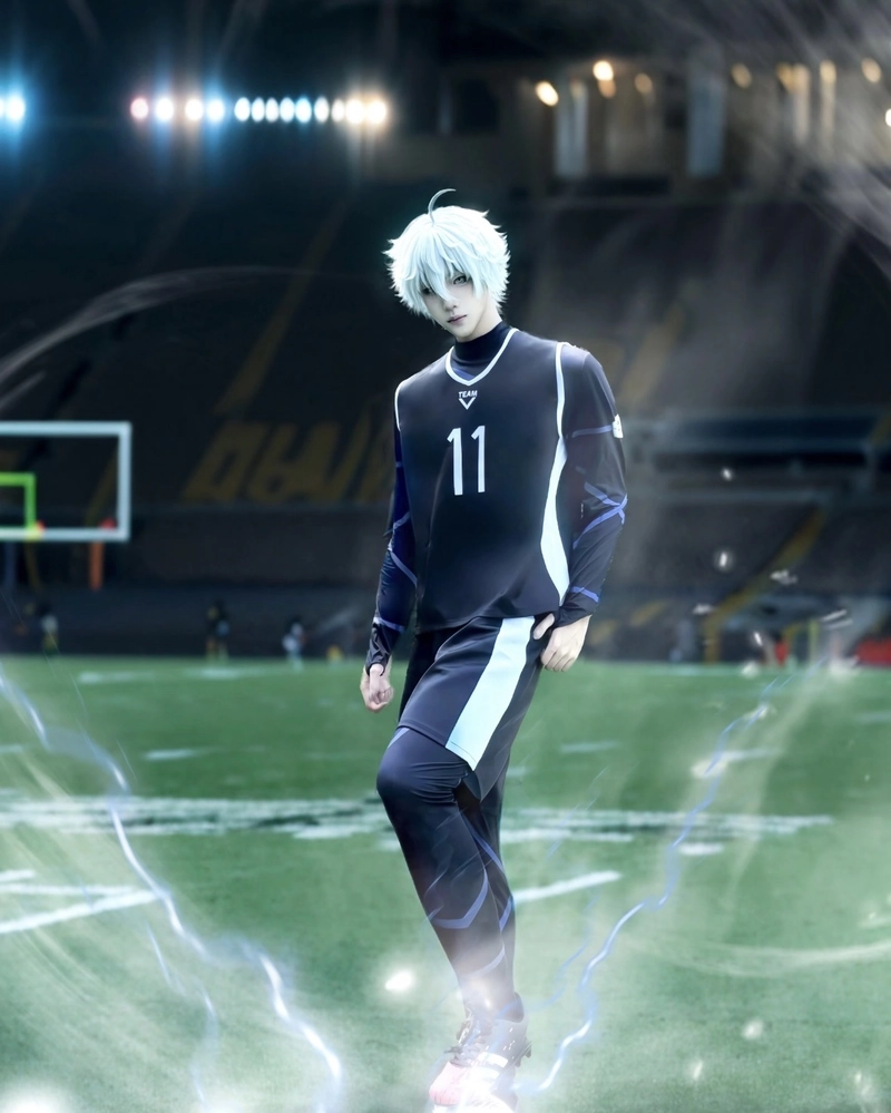 Ảnh Nagi cosplay với ánh nhìn tự tin cuốn hút