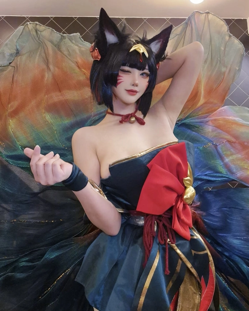 Ảnh cosplay Ahri ánh nhìn mê hoặc khó rời mắt