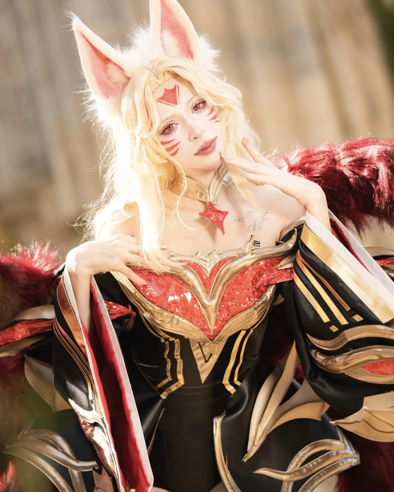 Ảnh cosplay Ahri nụ cười nhẹ mang nét mê hoặc