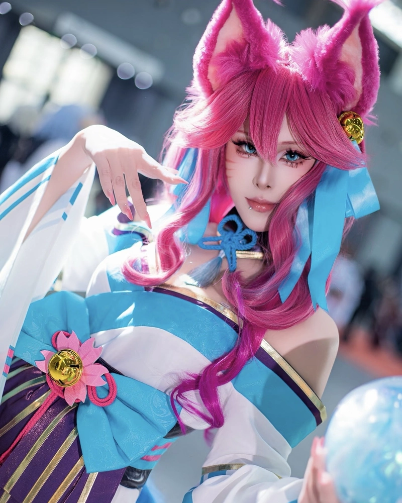 Ảnh cosplay Ahri thần sắc gợi cảm mang nét bí ẩn
