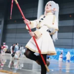 Ảnh cosplay Frieren ánh mắt sâu lắng tạo cảm giác bình yên
