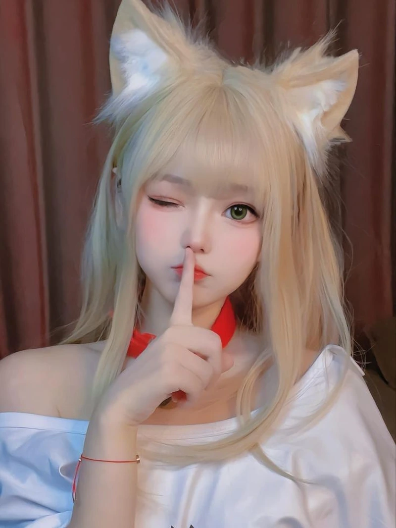 Ảnh cosplay anime nữ mang phong cách gợi cảm hiện đại