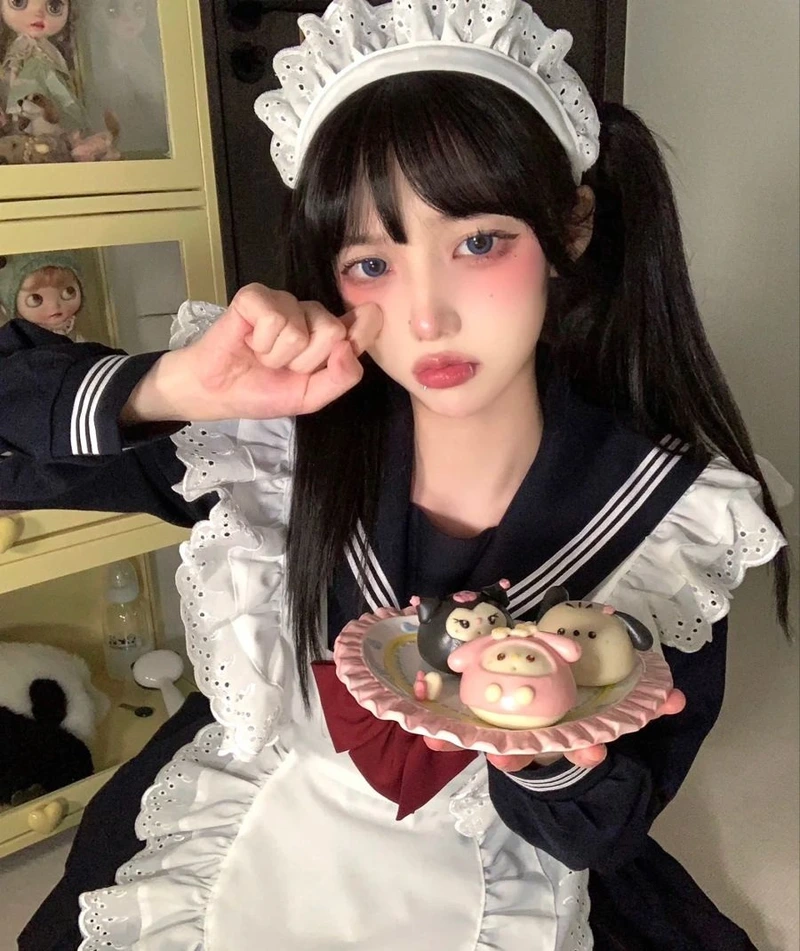 Ảnh cosplay hầu gái với váy xòe ngắn tôn dáng nổi bật