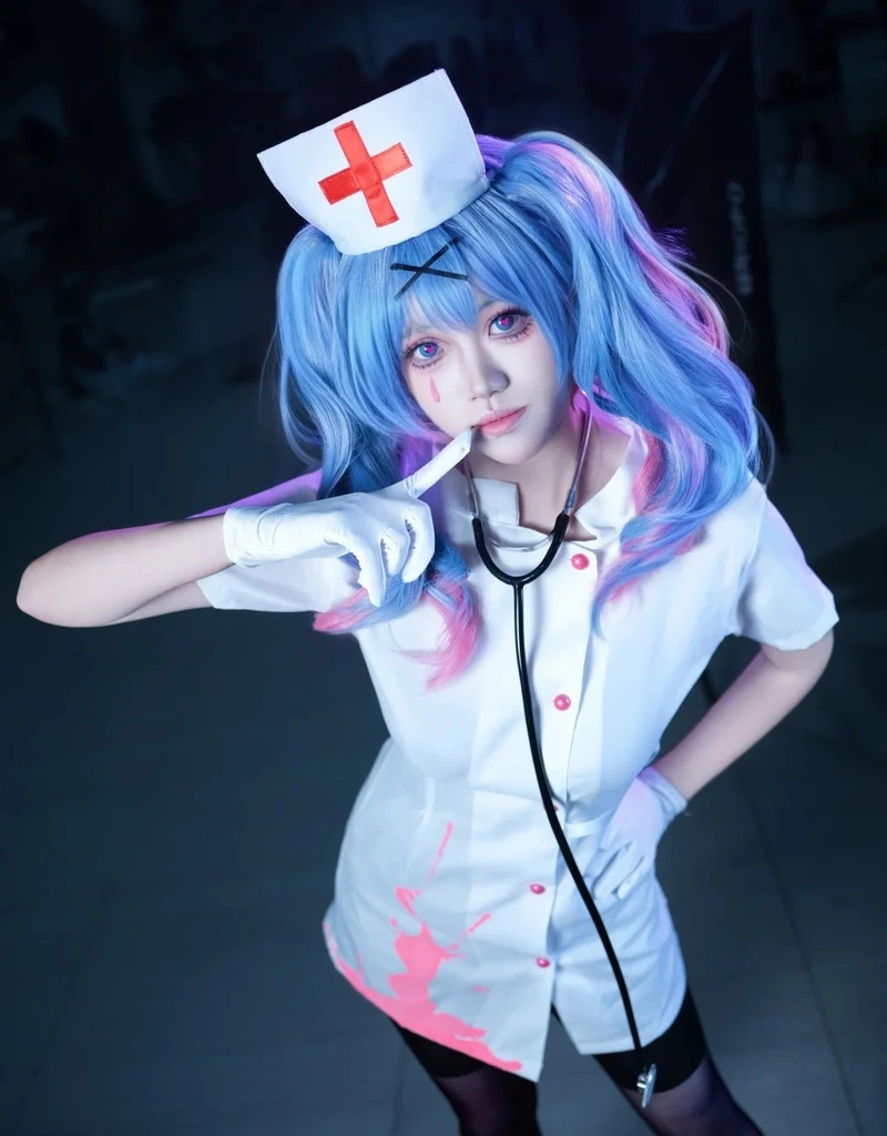 Ảnh cosplay y tá anime với phong cách quyến rũ đầy cuốn hút