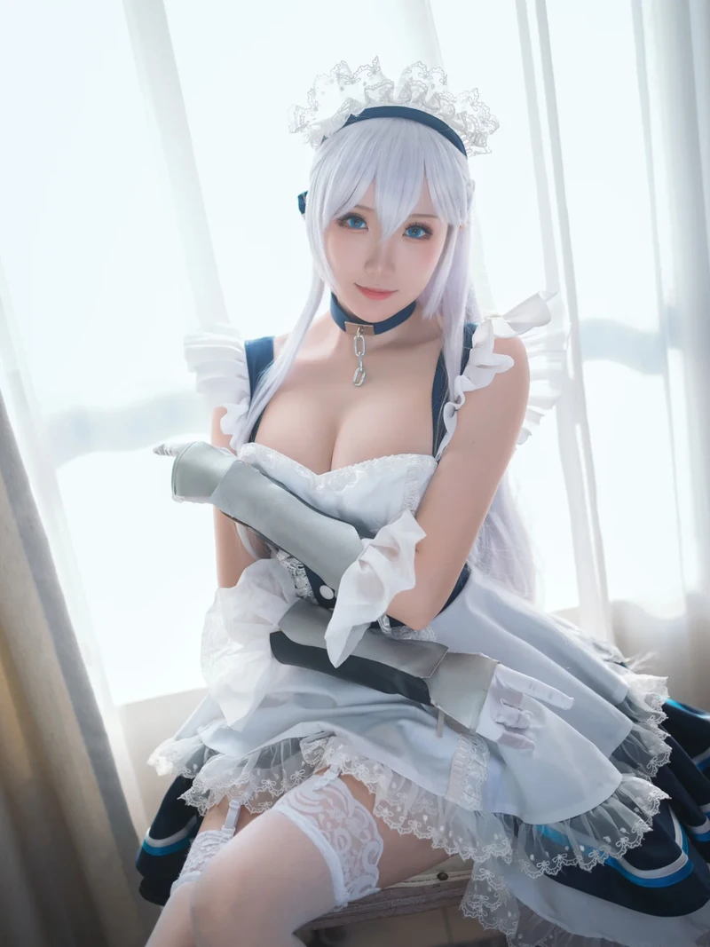 Ảnh gái xinh cosplay vòng eo nhỏ kết hợp trang phục cực kỳ nổi bật