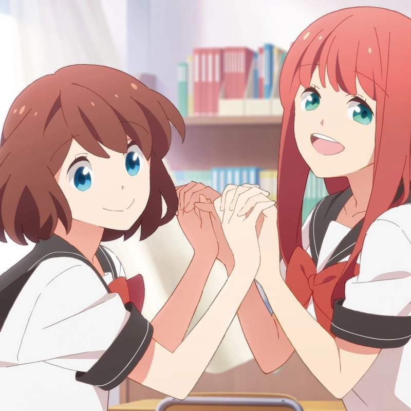 Ảnh nắm tay anime với biểu cảm nhẹ nhàng đầy chiều sâu