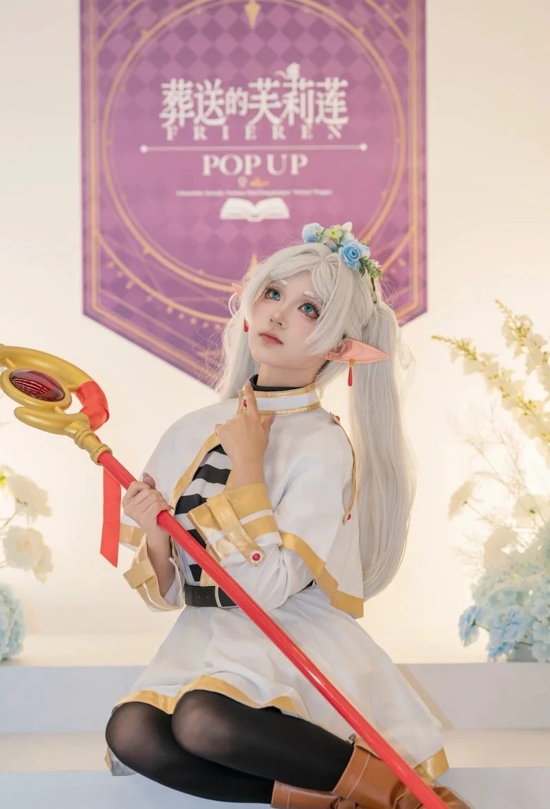 Ảnh nền anime chất lượng cao từ cosplay Frieren phù hợp tải về