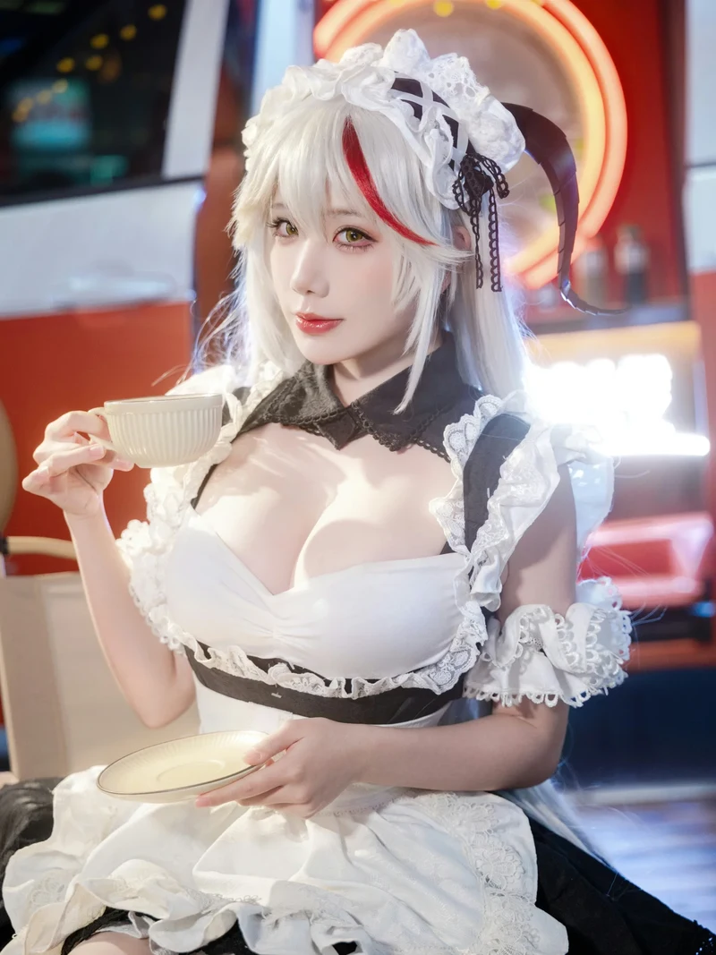 Biểu cảm dịu dàng của gái xinh cosplay tăng sức hút tự nhiên