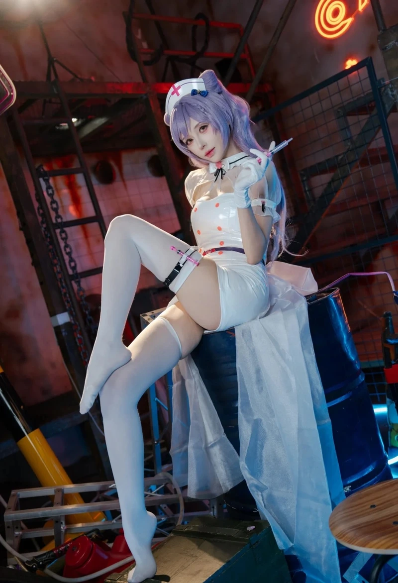 Bộ đồ y tá anime giúp nữ coser thêm phần nổi bật