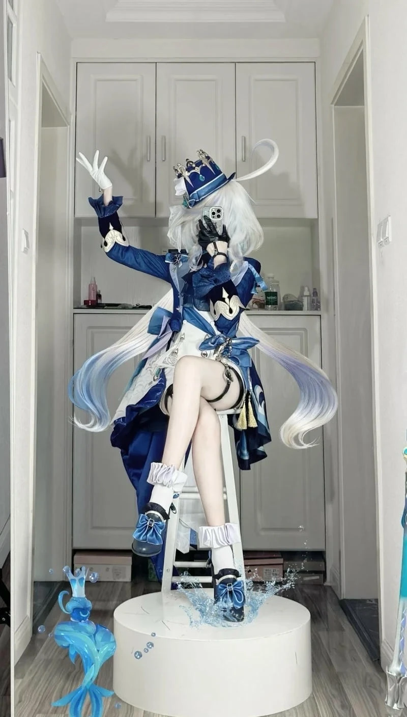 Bối cảnh sân khấu làm Furina cosplay thêm phần sống động