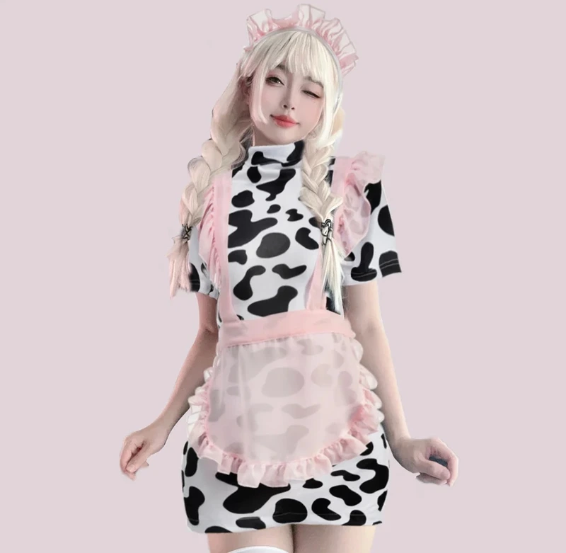 Cô gái cosplay bò sữa với làn da trắng mịn đầy cuốn hút