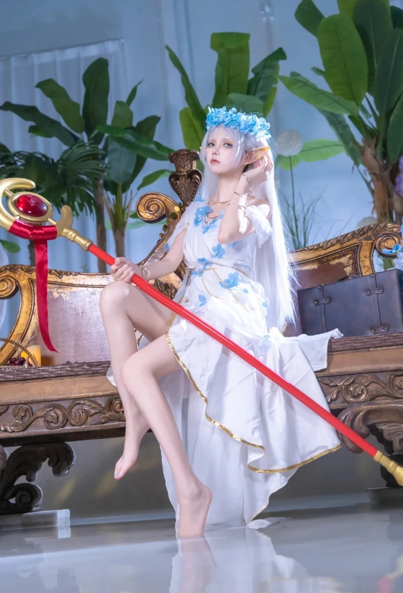 Cosplay Frieren vibe nhẹ nhàng phù hợp làm hình nền đẹp