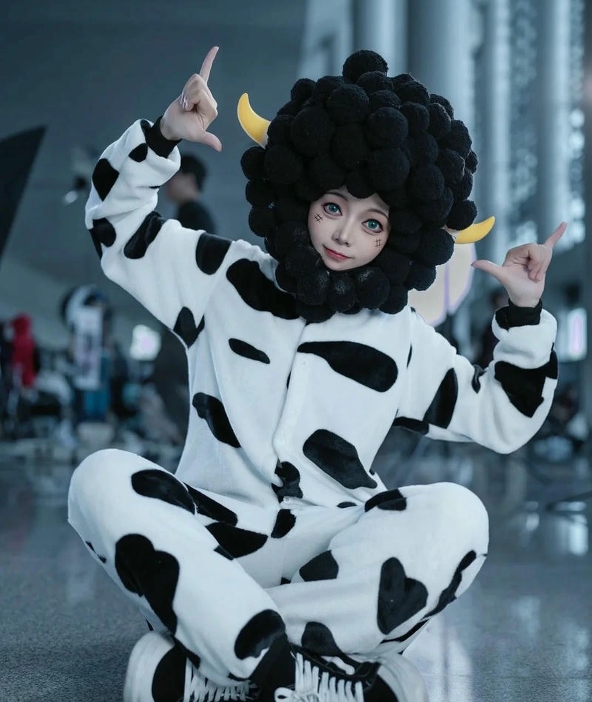 Cosplay bò sữa phong cách đáng yêu phù hợp hình nền điện thoại