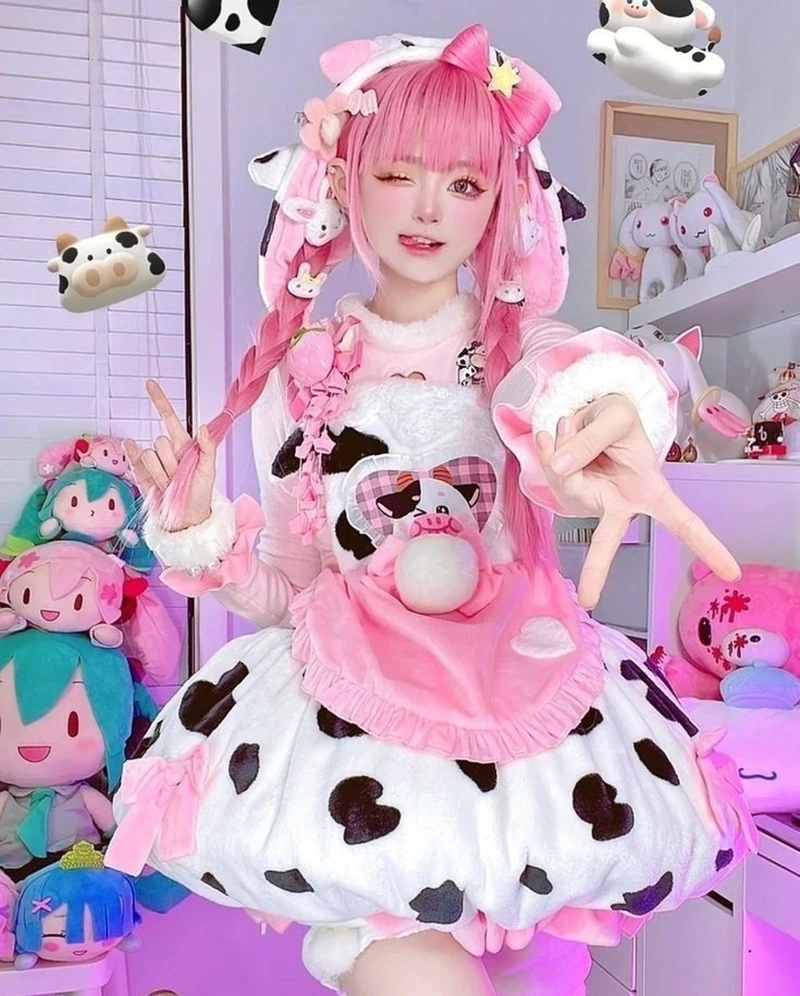 Cosplay bò sữa thân hình thon gọn tôn lên outfit đáng yêu